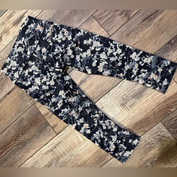 Lululemon Wunder Under Crop (Hi-Rise) 21"
Spring Bloom Multi size 4 - Picture 7 of 8